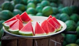 吃瓜吃饼吃面群众,群众生活的多彩画卷