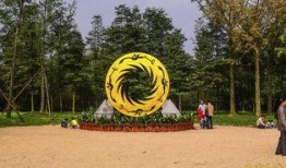 成都金沙公园吃瓜,悠闲生活新体验