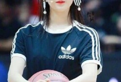 超帅女团出道吃瓜,颜值与实力并存！