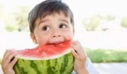 十对夫妻吃瓜,揭秘婚姻背后的甜蜜与苦涩