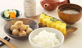 男人回娘家吃瓜饼,共享传统美食瓜饼时光