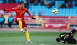 韦世豪吃瓜足球,揭秘球场背后的趣味故事