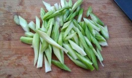 芹菜与白瓜能一起吃吗吗,“芹菜与白瓜相克？揭秘两者能否同食的真相”