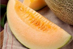 下雨吃瓜梳头动态,夏日悠闲时光记