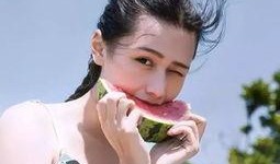 蓝色吃瓜头像女生,笑谈人生百态