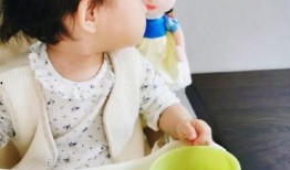 女儿吃外公的瓜文案,女儿品尝外公甜蜜馈赠的美好瞬间