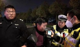 罗平交警吃瓜事件,网络舆论下的执法形象反思