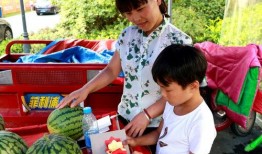 陪妈妈吃瓜,共享夏日清凉——陪妈妈吃瓜记