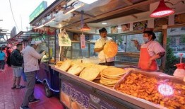 怀远夜市吃瓜,瓜果飘香，美食盛宴